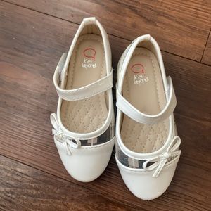 White girls dress shoes 3T excellent condition